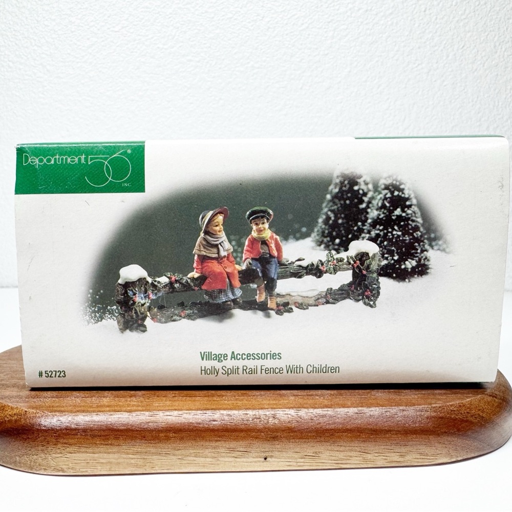 Vtg Retired Dept 56 Holly Split Rail Fence with Children Village Accessories - Picture 13 of 16